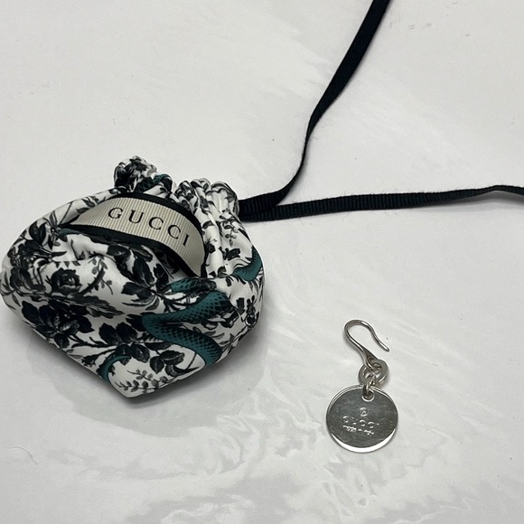 GUCCI ⚜️🩶⚜️ Sterling Silver Heart Trademark Earring authentic with bag - Picture 12 of 12